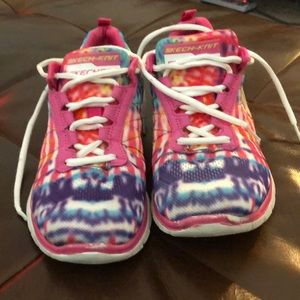 Tie-dye Skechers! 🌈 Size 7
